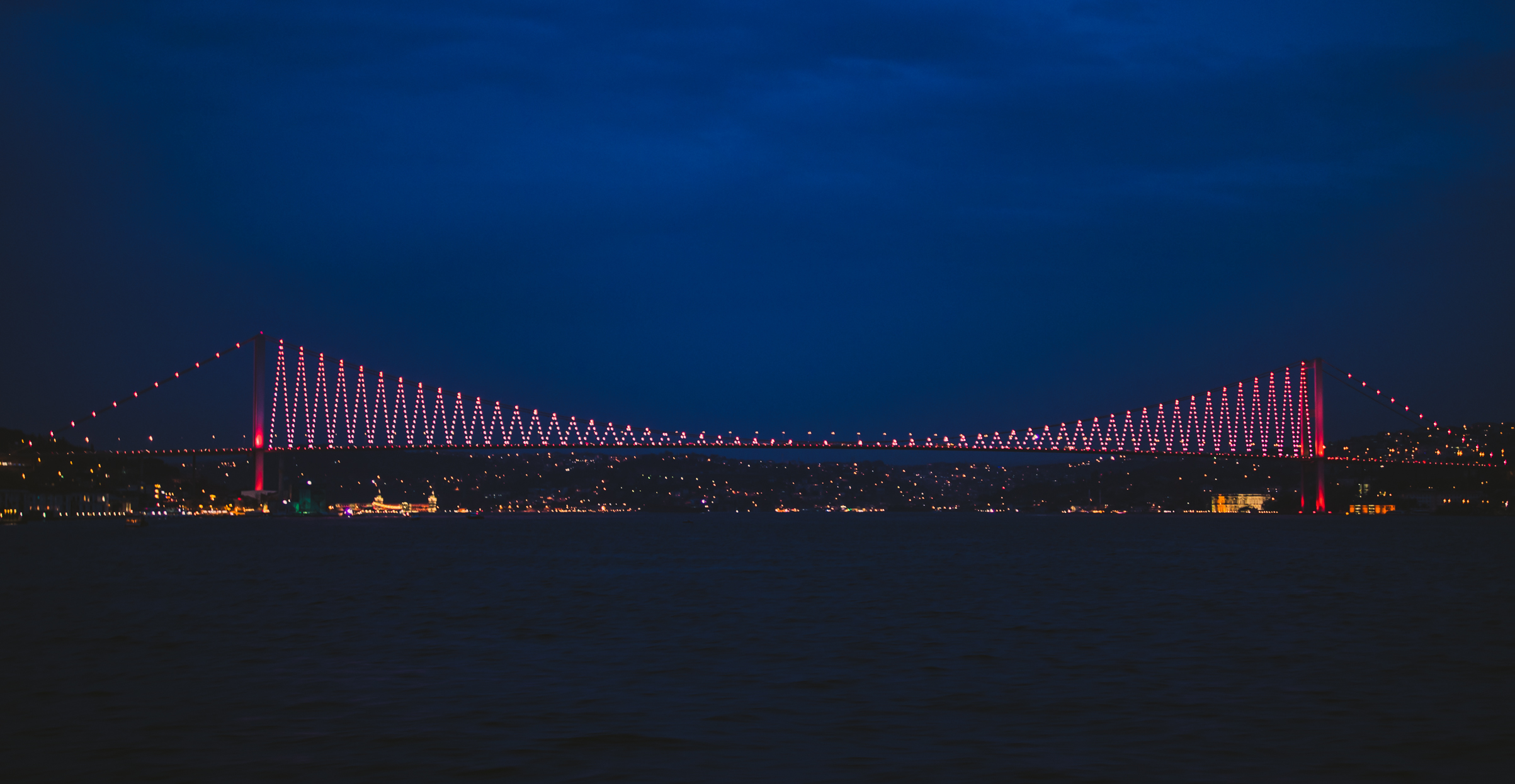 Farbenprächtig: Die Erste Bosporus-Brücke